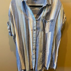 LIKE-NEW WOMEN’S BLOUSE